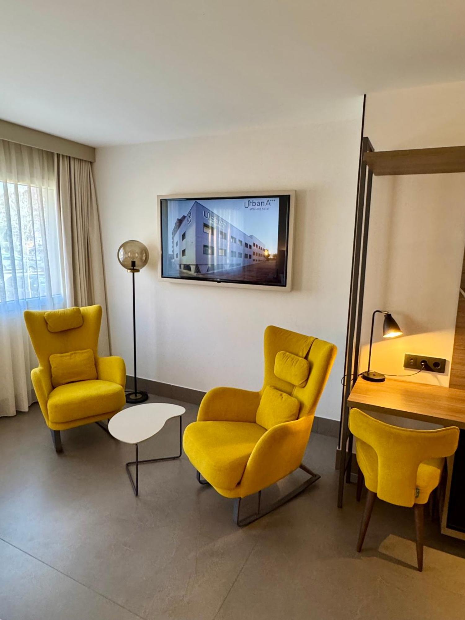 Urban A+++ Hotel Tres Cantos Eksteriør billede