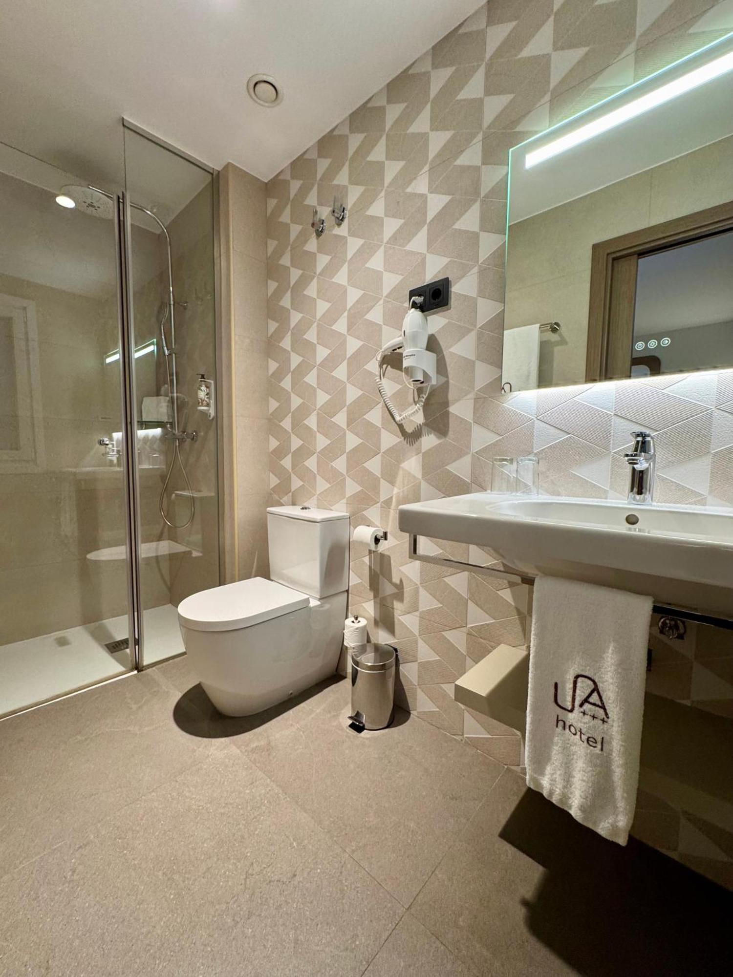 Urban A+++ Hotel Tres Cantos Eksteriør billede